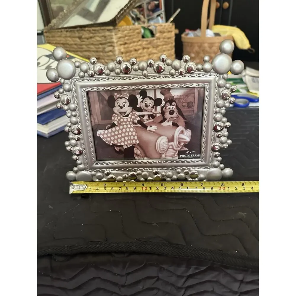 Disney Parks Silver Tone Metal Mickey Mouse Icon 4x6 Photo Picture Frame New